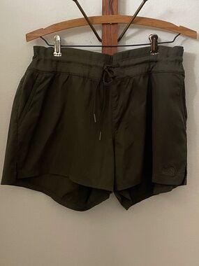 The North Face Aphrodite Motion Hiking Shorts in Olive  Green XL